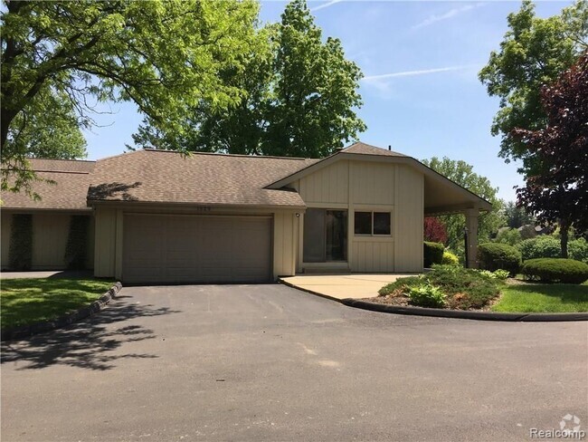 Building Photo - 1829 Golf Ridge Dr Rental