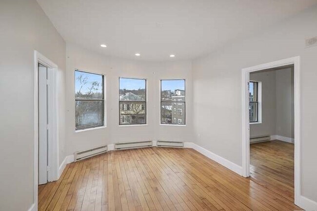 Photo - 2 Centre St Terrace Condo Unit 4