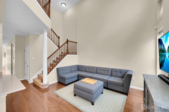 Photo - 304 Cambridge Dr