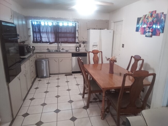 Photo - 10208 E 7th St