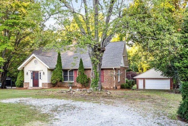 Building Photo - Large Brick Two Story Home, Hardwoods, Sep...