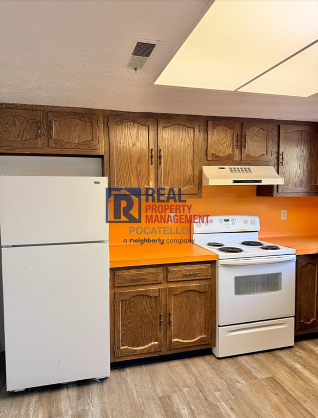 Photo - 3 bedroom 1.5 bath townhouse - 2 car carport