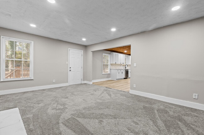 Photo - 800 Post Road Cir