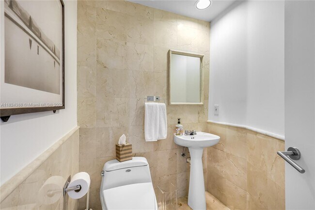 Photo - 1000 S Pointe Dr Unit 506