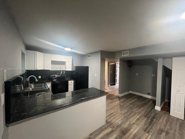 Photo - 451 NE 136th St