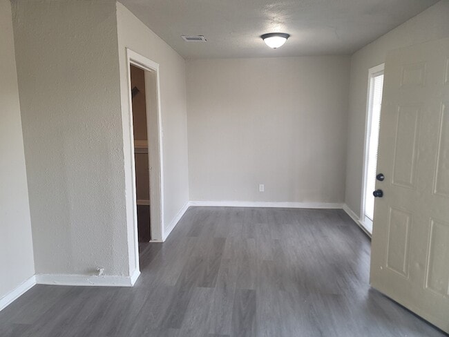 Building Photo - 5322 Pershing St