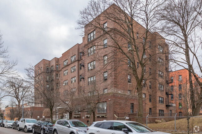 Photo - Windsor Terrace at Jamaica Estates Owners, In Apartments