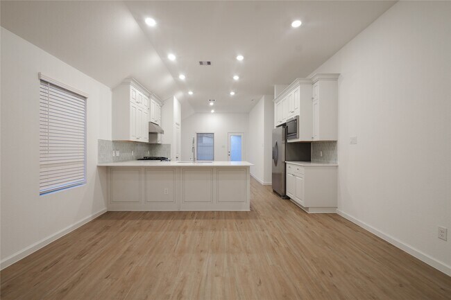 Photo - 27011 Aurora Gdn Ln