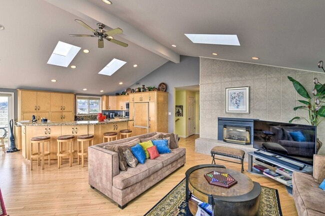 Photo - 5005 Doon Way