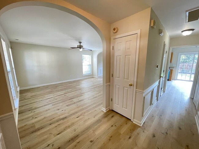 Photo - Beautiful, updated 3br 2.5 ba home with garage, fenced-yard in Home Valley Farms Now Available!