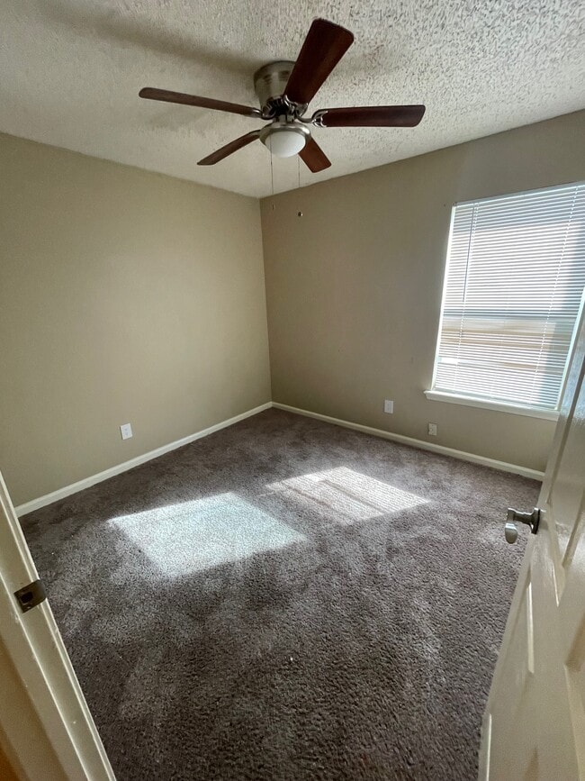 Photo - 4606 Wood Ave