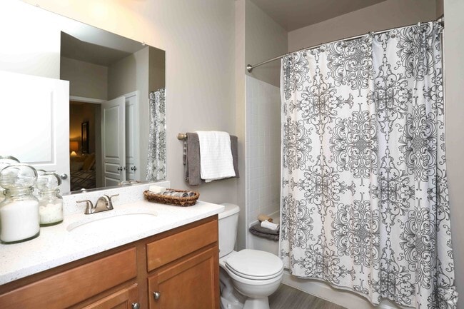 2BR, 2BA - 1,059 SF
