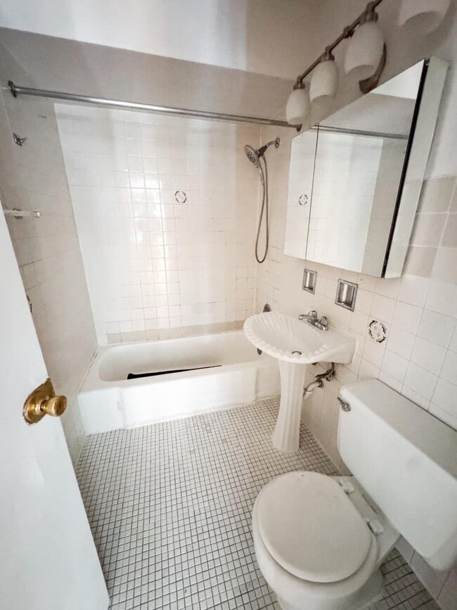 Photo - 6250 N Kenmore Ave Unit 408