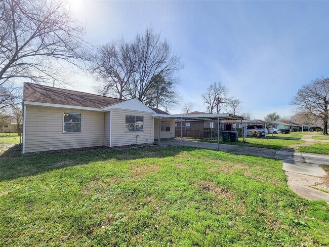 Photo - 12422 Mylla St