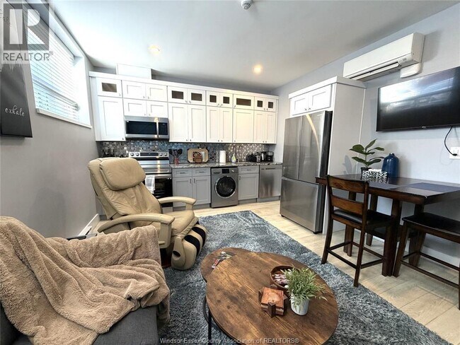 Photo - 477 Pelissier St Unit 6