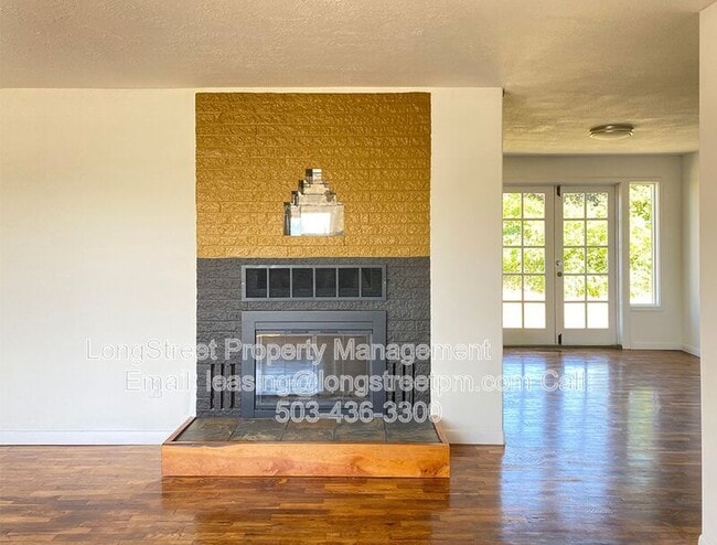Photo - 184 Gwinn St W