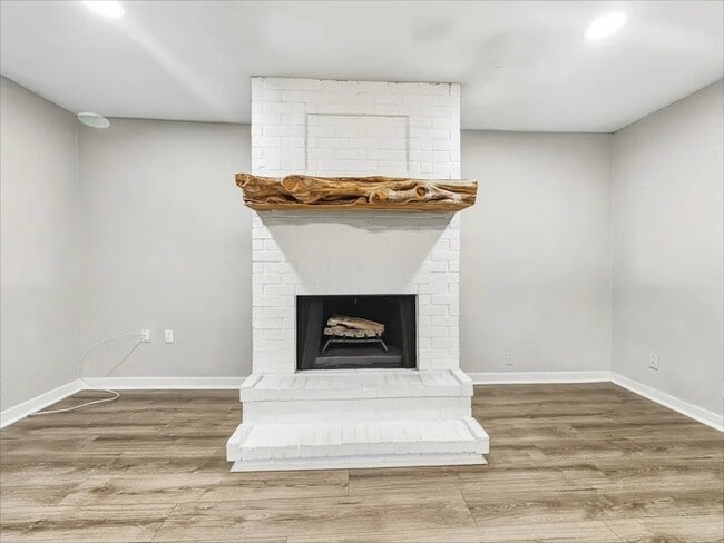 Photo - 213 W 5th St