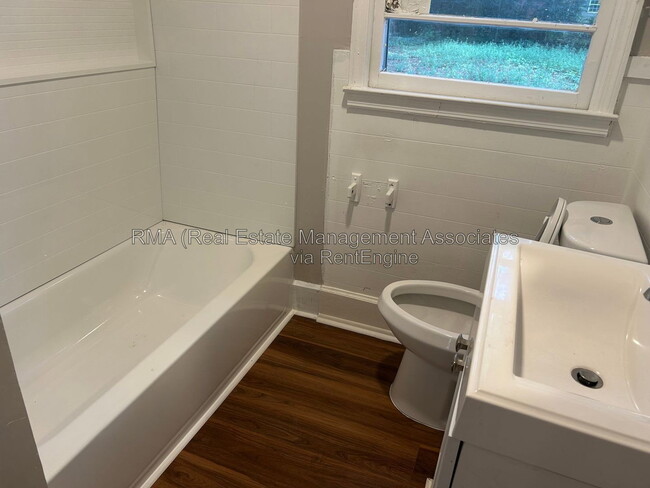 Photo - 135 Lang St