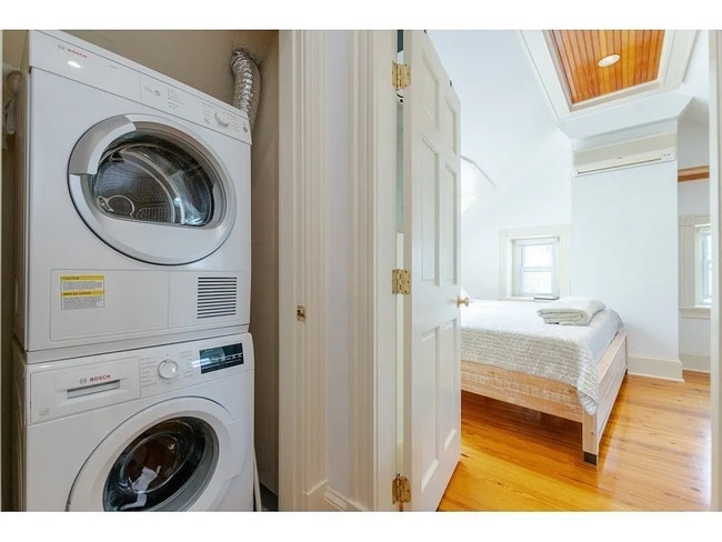 Building Photo - 35 Grandview Ave Unit #Ph