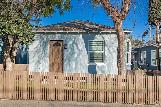 Photo - 1728 N Sierra Bonita Ave