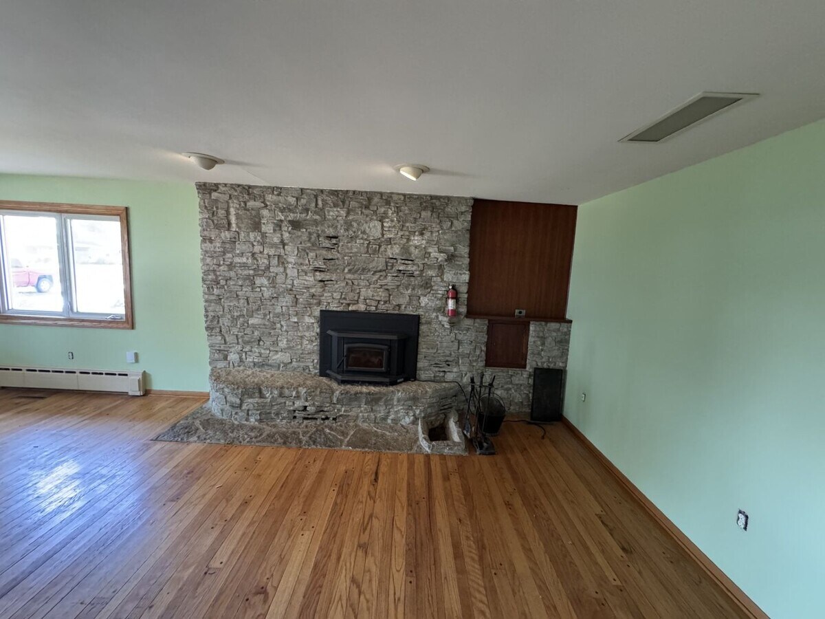 Photo - Charming 4-Bedroom Rambler for Rent – $2,400/month (12/01/2025 Move In)