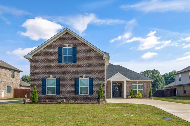 Building Photo - 17050 Stonegate Dr
