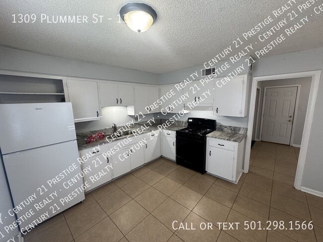 Photo - 1309 Plummer St Unit 13