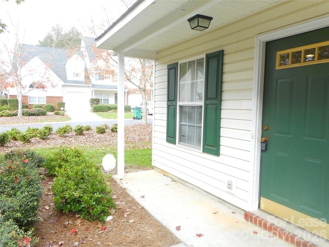 Photo - 1957 University Heights Ln