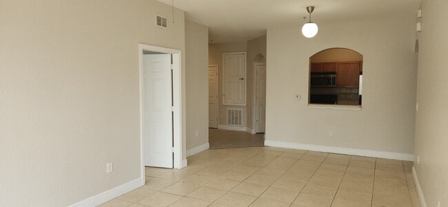 3 bedroom condo in Horizons at Vista Lakes
