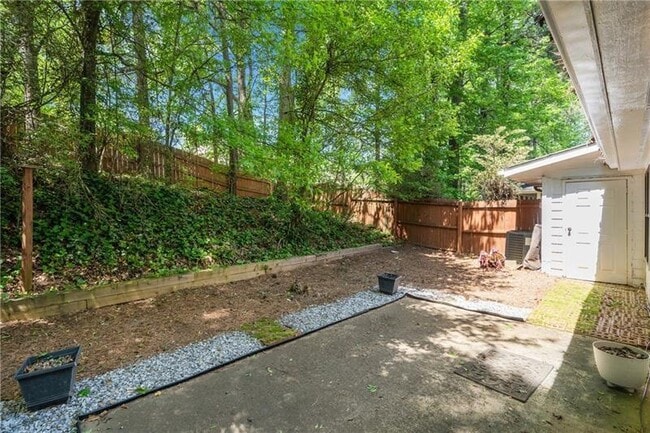 Photo - 5000 Village Green Way