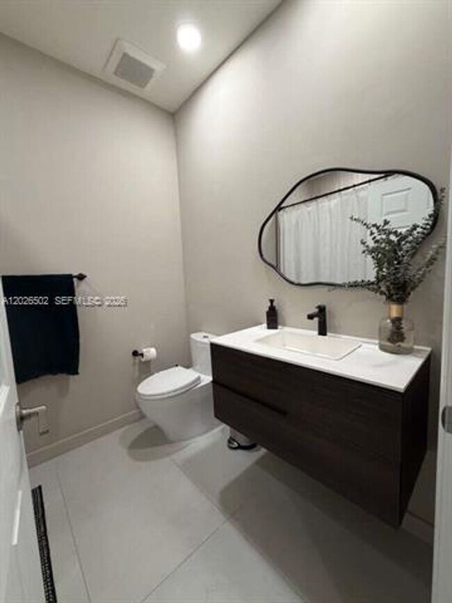 Photo - 3332 W 108th St