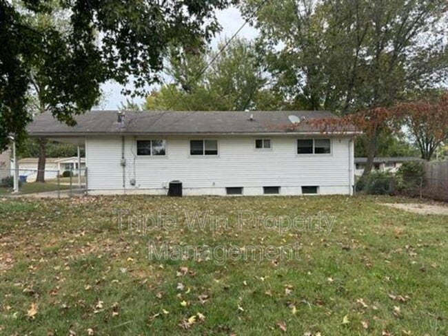 Photo - 220 Falcon Dr