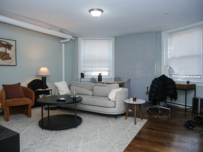 Building Photo - 43 Carlton St Unit 9