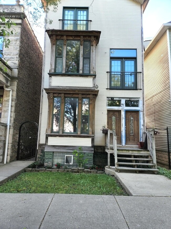 Photo - 1654 N Richmond St Casa