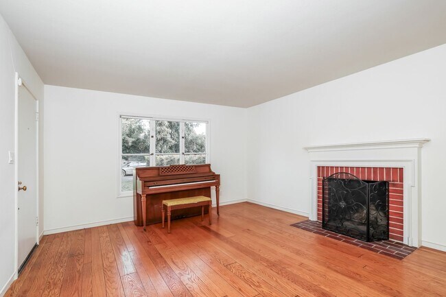 Photo - 3 Bedroom Home In Kensington!