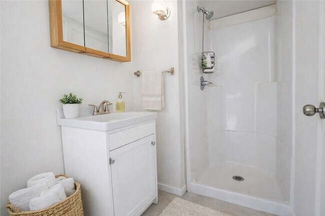 Photo - 130 E Elisha St