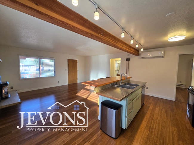 Photo - A charming and well-located single-family home in Yakima!