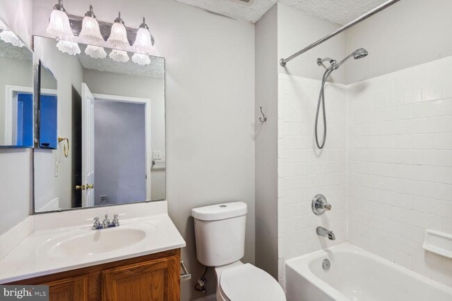 Photo - 1605 Woodview Ct