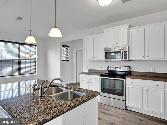 Photo - 615 Darby Ct