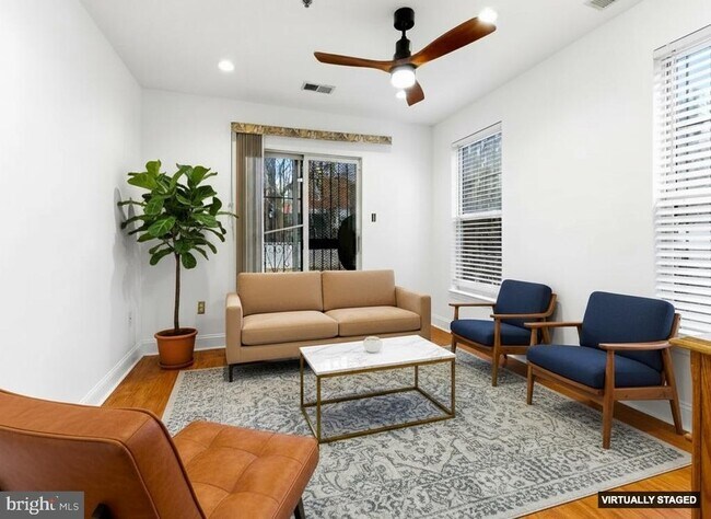 Photo - 576 Washington St