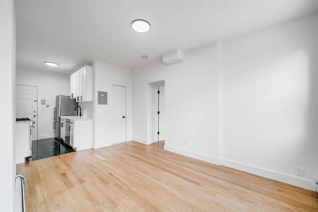 Building Photo - 216 Jefferson St Unit 2