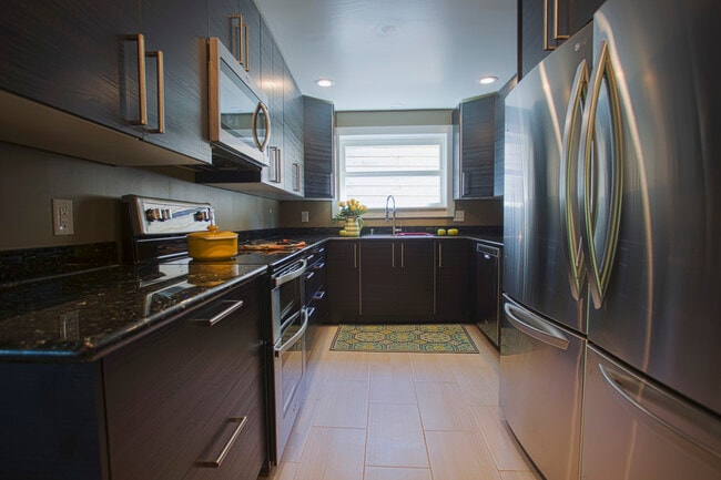 Kitchen - 3008 NE 117th St Unit Room #4