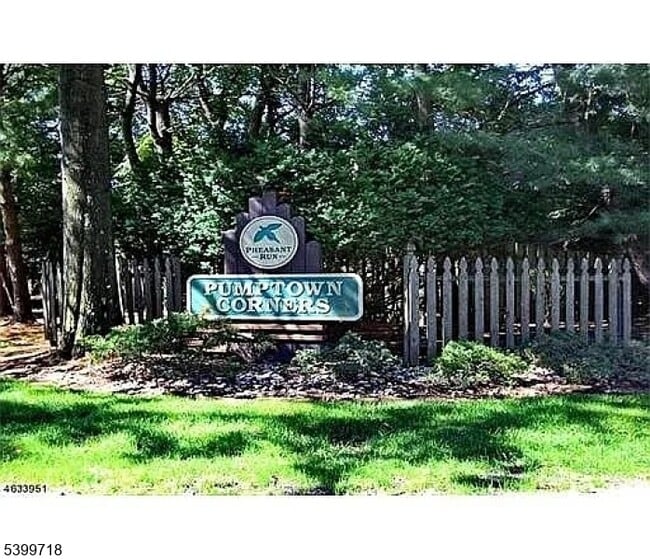 Building Photo - 5 Pheasant Run