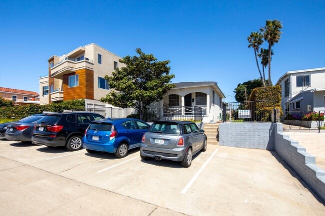 Building Photo - 2BR with Assigned Parking in Pacific Beach Unit 1530