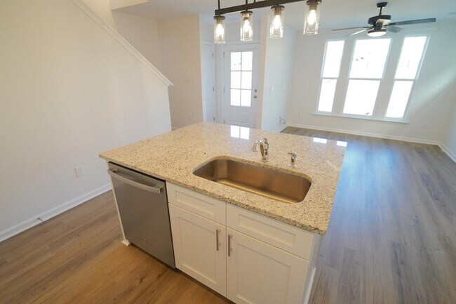 Photo - 2852 Mews Lndg