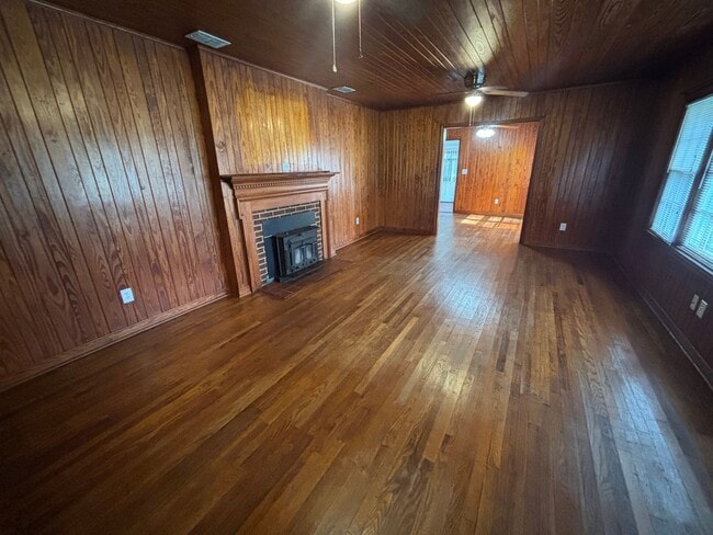 Photo - FOR RENT