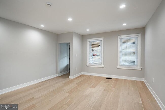 Photo - 303 W Washington St