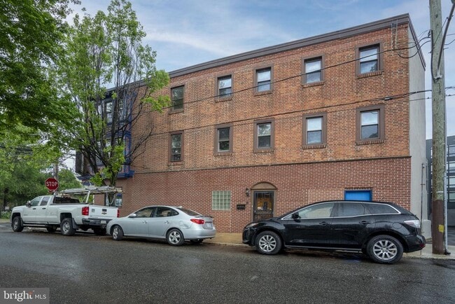 Building Photo - 322 Poplar St Unit 2 Rental
