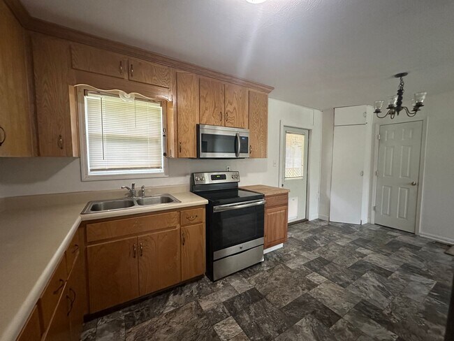 Photo - 270 Woodard Ave