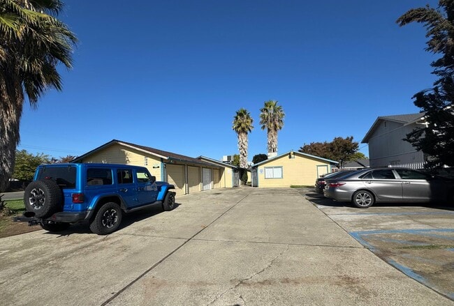 Building Photo - Great Location! 3BD and 2BA.